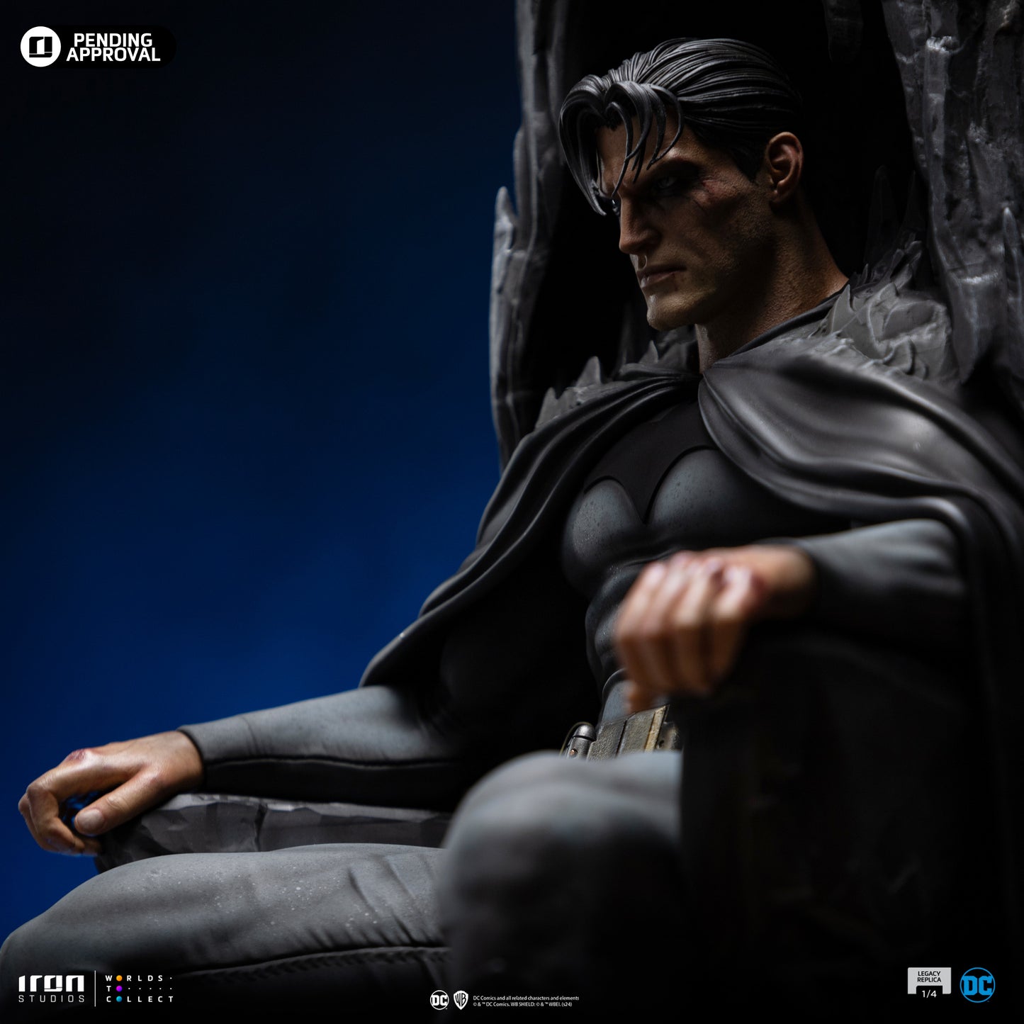 BATMAN & BRUCE WAYNE 1/4 SCALE STATUE