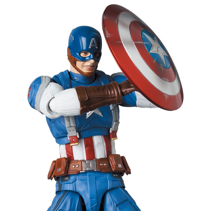 MAFEX Captain America: The Winter Soldier - Captain America (Classic Suit)