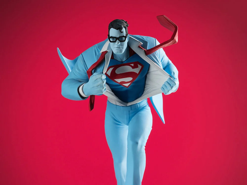DC DIRECT- SUPERMAN RED & BLUE - SUPERMAN BY CLAYTON HENRY (RESIN STATUE)