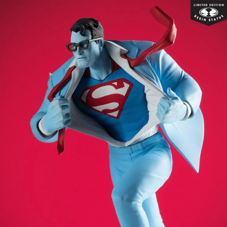 DC DIRECT- SUPERMAN RED & BLUE - SUPERMAN BY CLAYTON HENRY (RESIN STATUE)