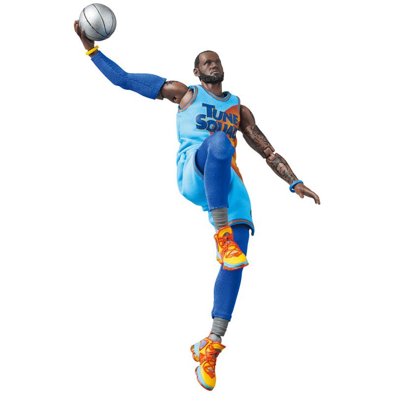 MAFEX Space Jam: A New Legacy - LeBron James